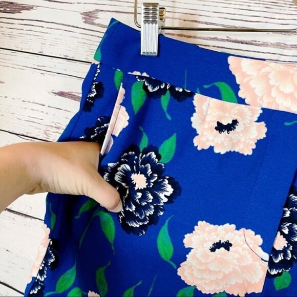 Ann Taylor Blue Floral 5" Drapey Shorts - 8 NWT - Picture 3 of 8